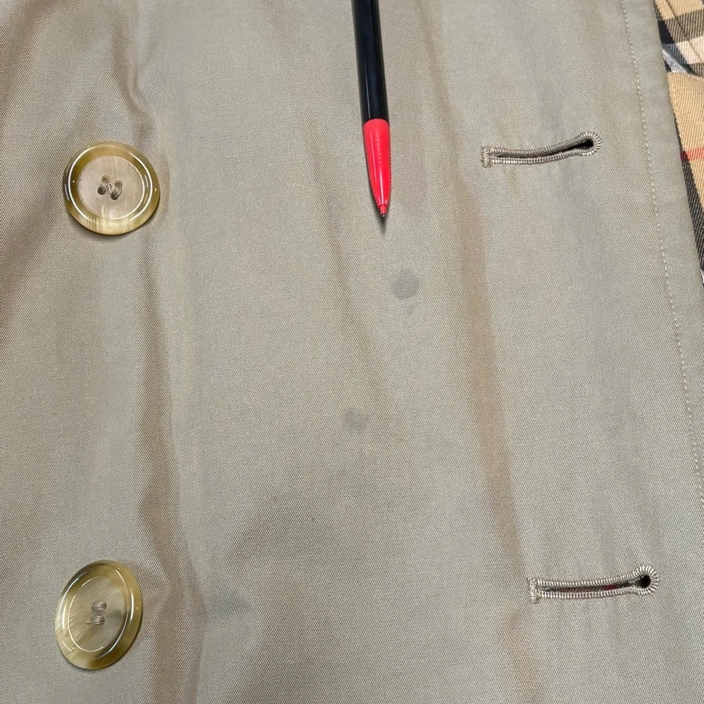 Burberry trench coat. - Picture 16 of 16